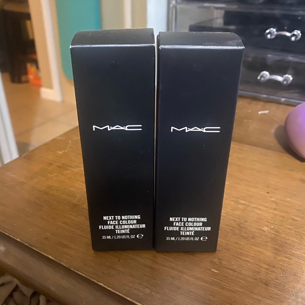 MAC Next To Nothing Face Colour Dark Plus